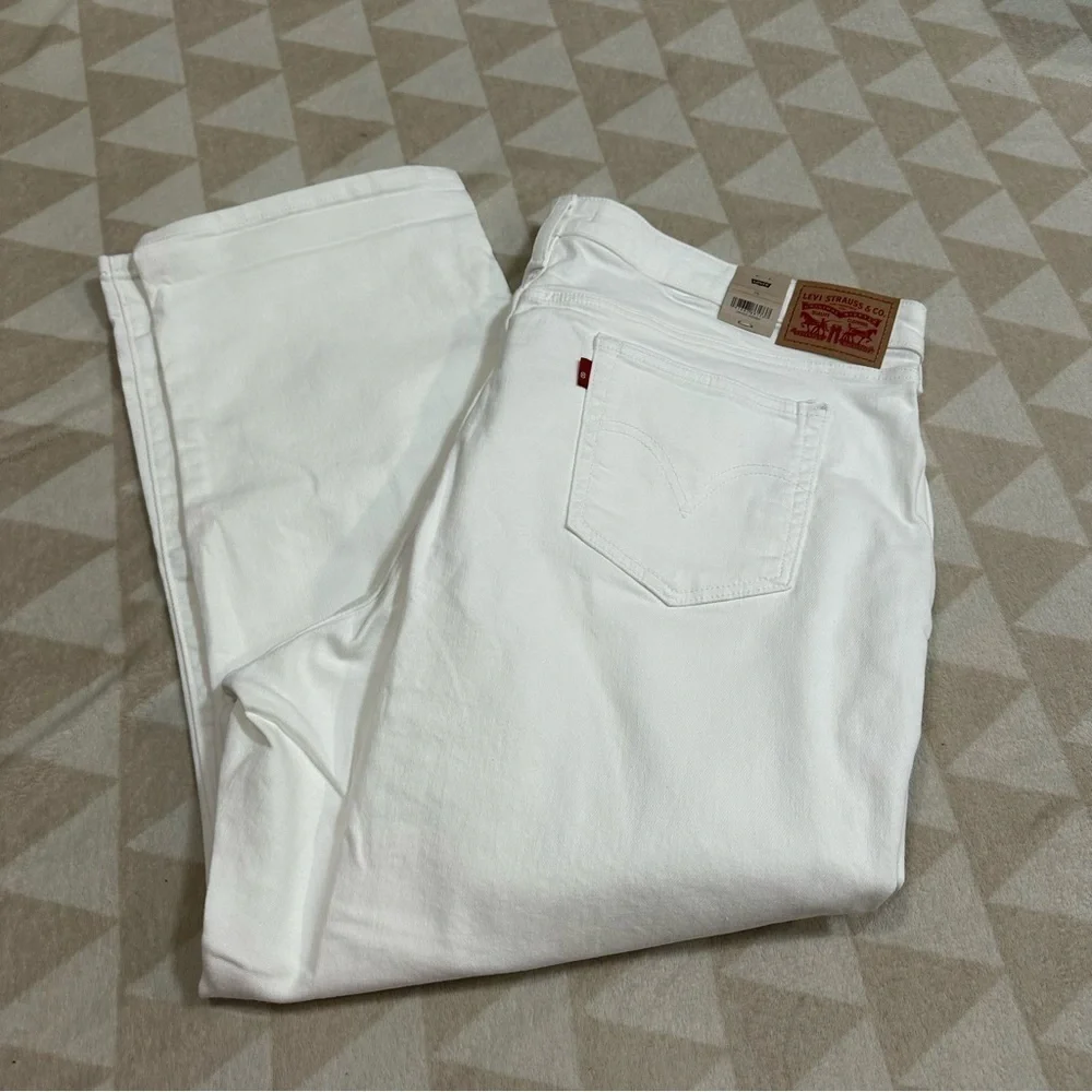 NWOT Levi’s plus size boyfriend jeans in white